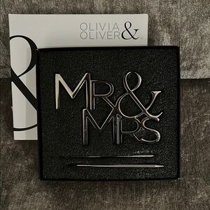 Mr. & Mrs. Cake Topper (NWT)